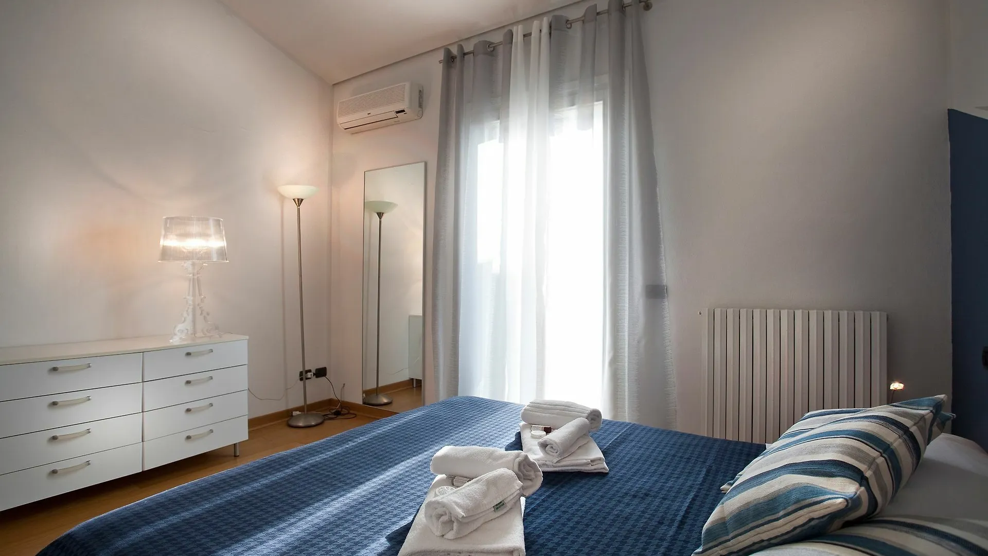 Verona For Rent Blu Theater Italien